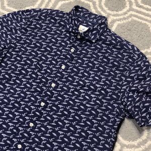 Johnnie-O Hangin' Out Button Down Shirt Size Medium AOP Fish Short Sleeve Blue